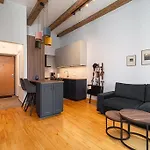 Stylish Old Town By Urban Rent דירה